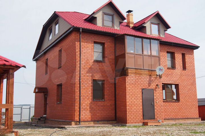 Коттедж 210 м² на участке 15 сот.