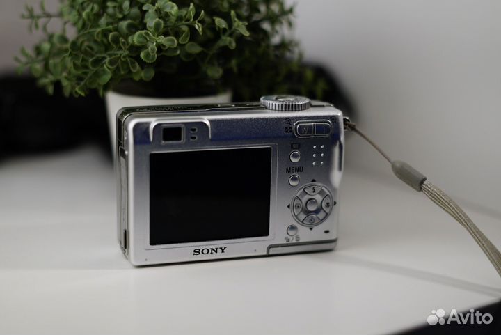 Цифровой фотоаппарат Sony DSC-W7