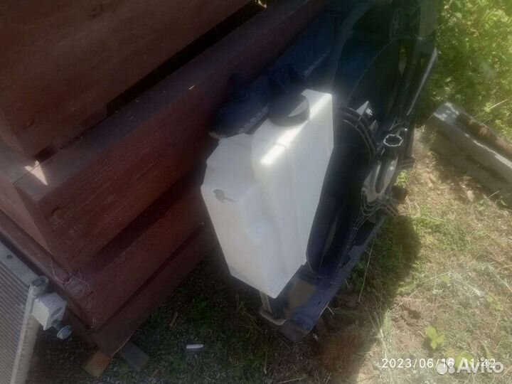 Радиатор охлаждения Nissan Note E11 2009