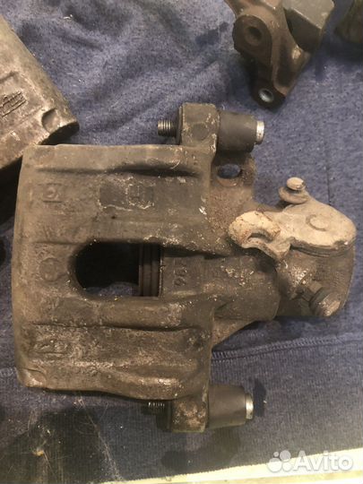 2 Суппорта задних mazda 3 bk