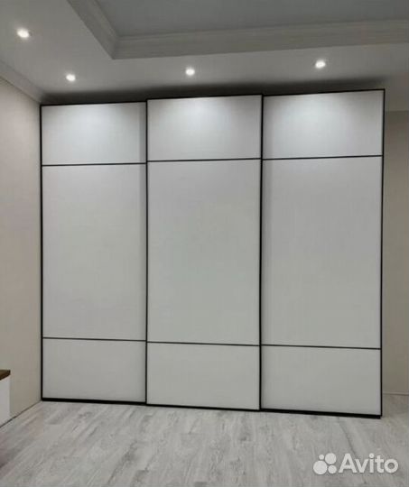 Шкаф на заказ современный