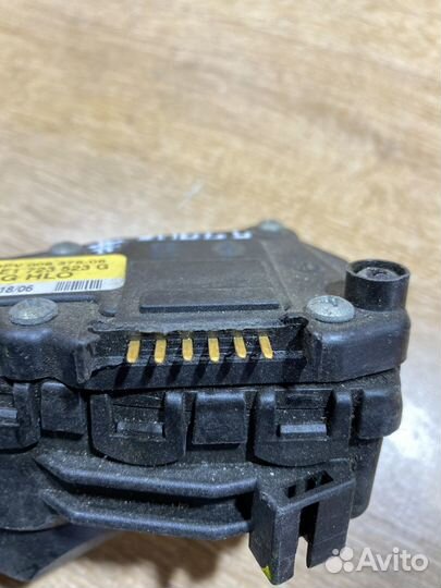 Педаль газа Audi A4 B6 301064