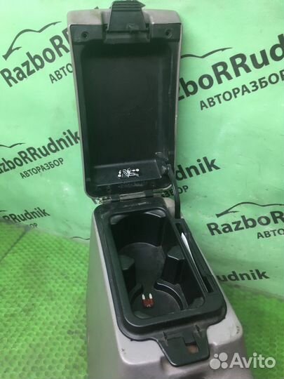 Подлокотник Nissan Primera (P11) II рестайлинг (19