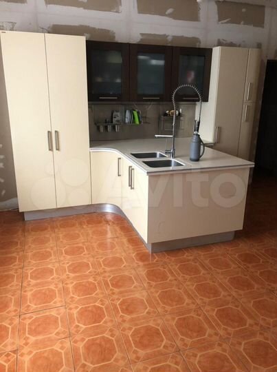 Дом 374 м² на участке 10 сот.