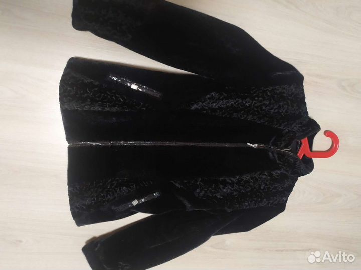 Пальто шубка на сейчас,стильная,искуст.мех