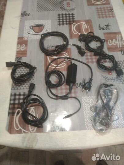Блок питания для ноутбука18.9в и разные кабеля