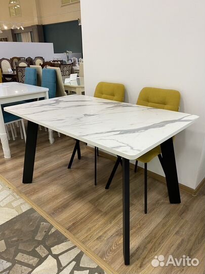 Стол кухонный