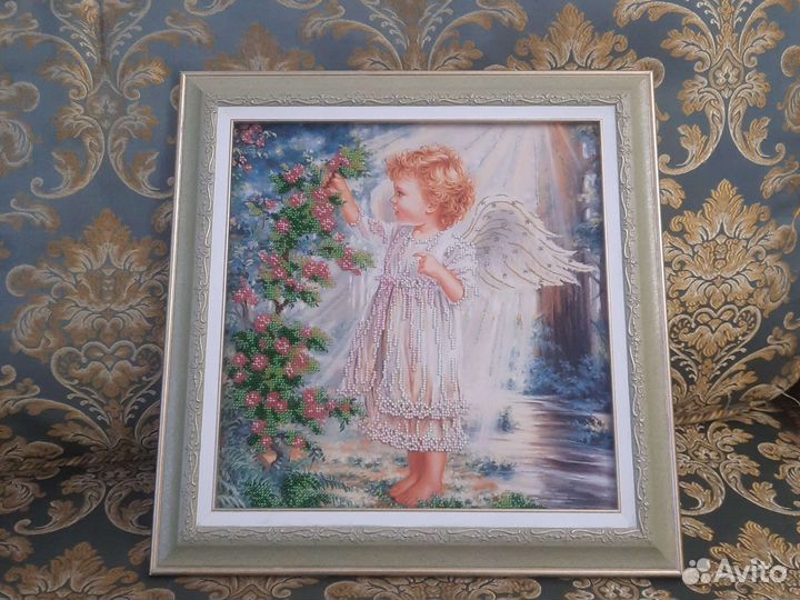 Картина, ввшитая крестиком Ангел