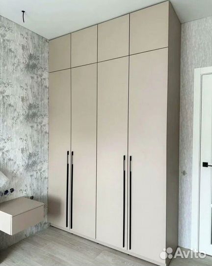 Шкаф встроенный распашной