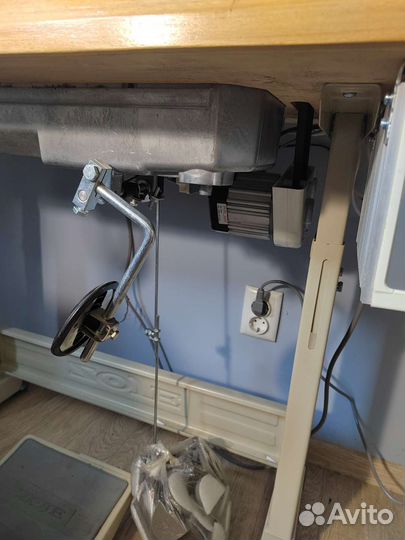 Промышленная двухигольная швейная машинка zoje