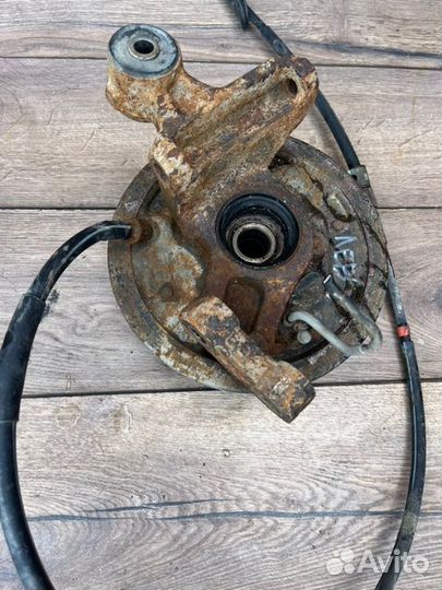 Цапфа кулак задняя левая Subaru Impreza GF6 EJ18E