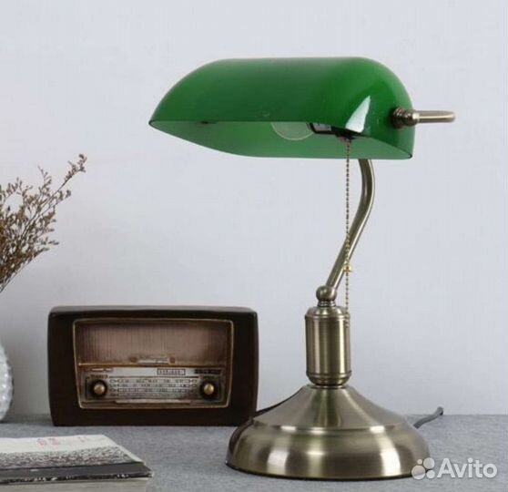 Настольная лампа Банкир с зелёным плафоном