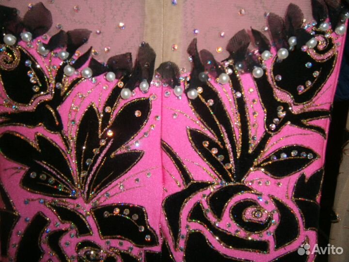 Платье для выступлений по фигурному катанию