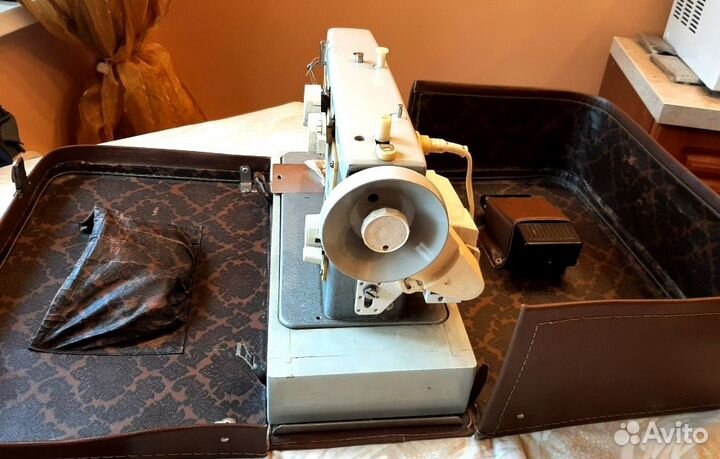 Швейная электро машинка Подольск-142