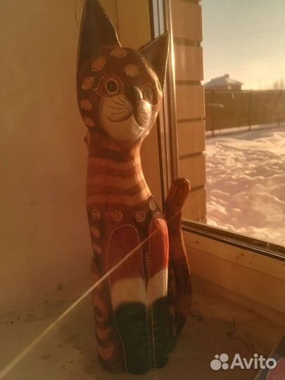 Сувенирная кошка из дерева