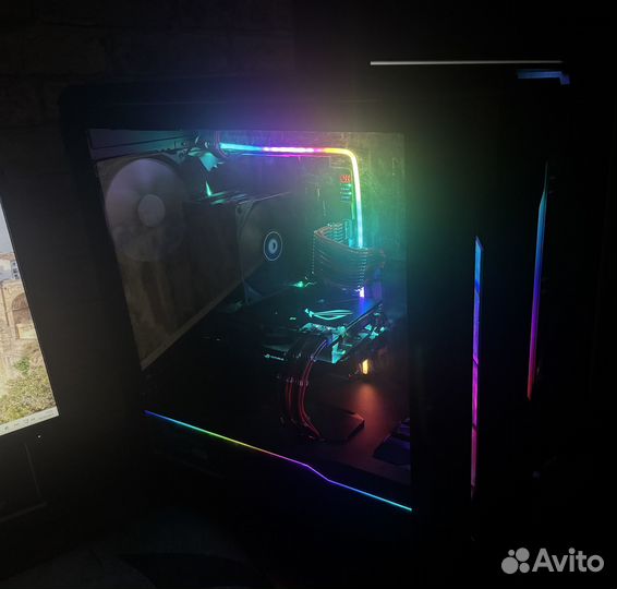 Игровой компьютер в корпусе Phanteks, RTX2080