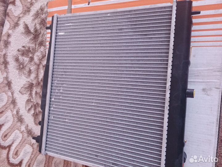 Радиатор охлаждения двигателя