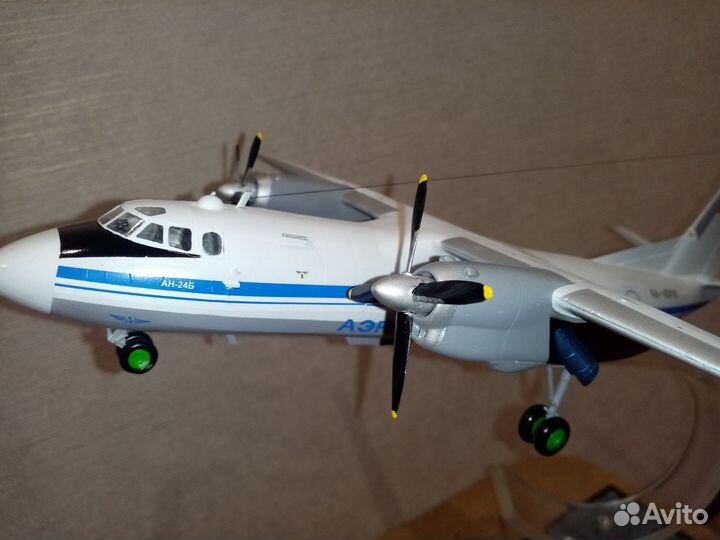 Модель самолёта ан 24, 1/48