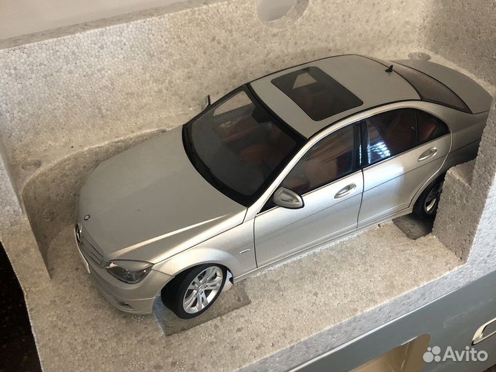 Модель коллекционная 1:18 Autoart