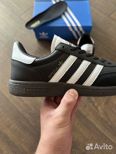 Кроссовки adidas spezial