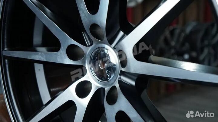 Литой диск в стиле vossen R17 4x114.3