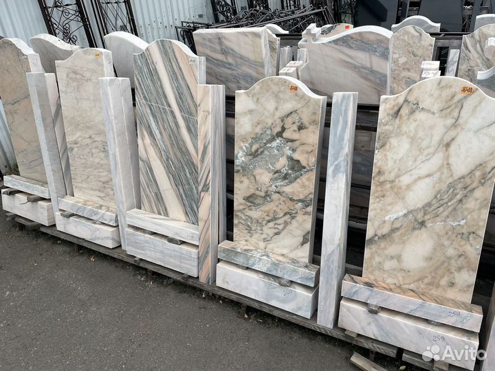 Памятники из белого мрамора