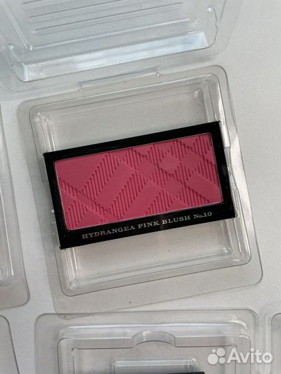 Румяна Burberry Light Glow Blush, тени 103, 202