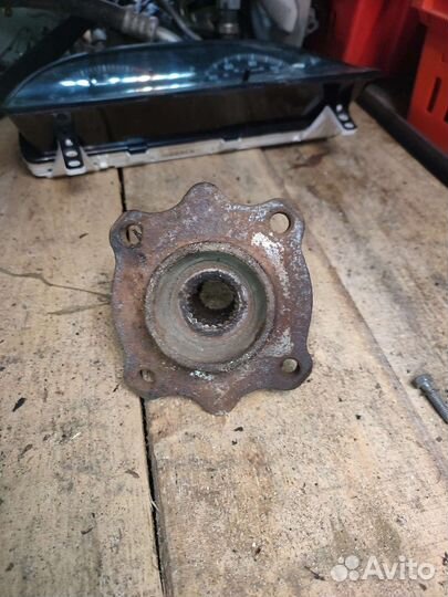 Ступица mazda 323 BA