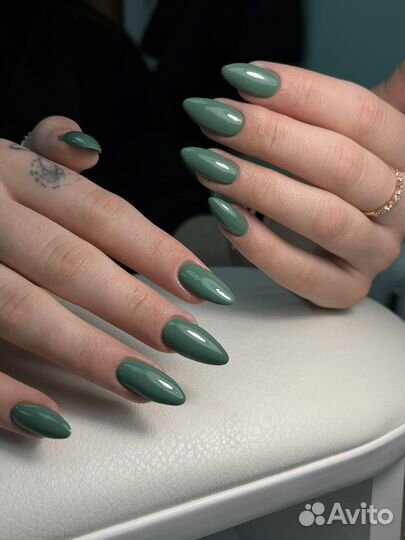 Маникюр с покрытием гель-лаком