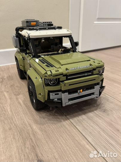 Продается Lego Technic 42110 Land Rover Defender