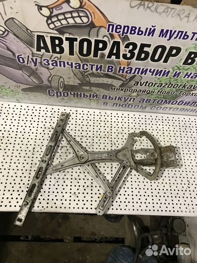 Стеклоподъемник передний левый Mercedes-Benz W208