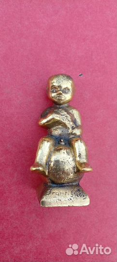 Латунная статуэтка
