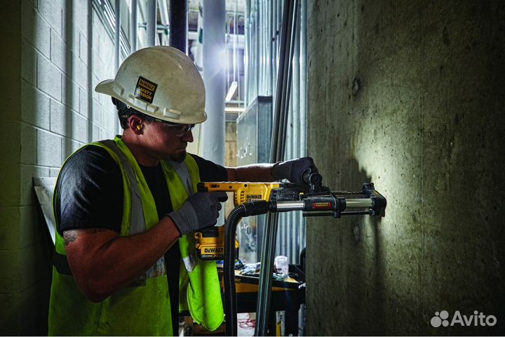 Перфоратор DeWalt DCH133NT-XJ