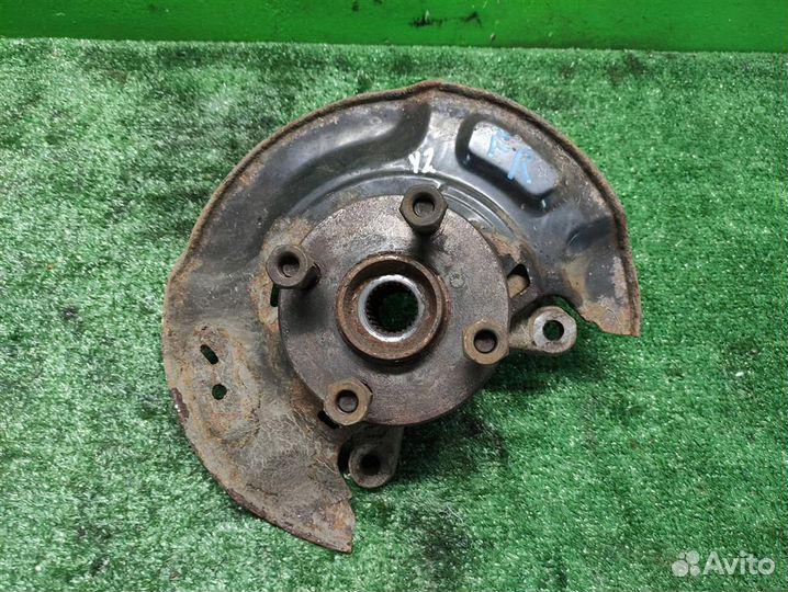 Кулак передний правый Toyota Yaris P90 2010