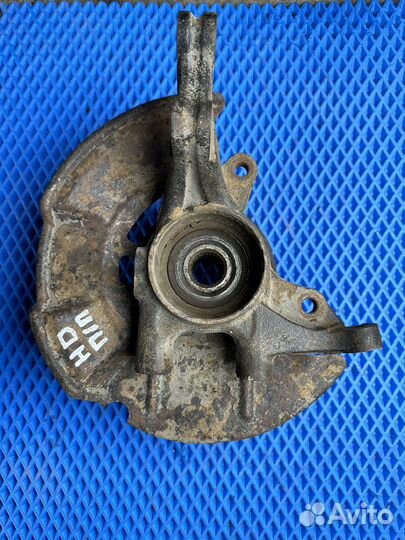 Поворотный кулак правый Hyundai Elantra hd