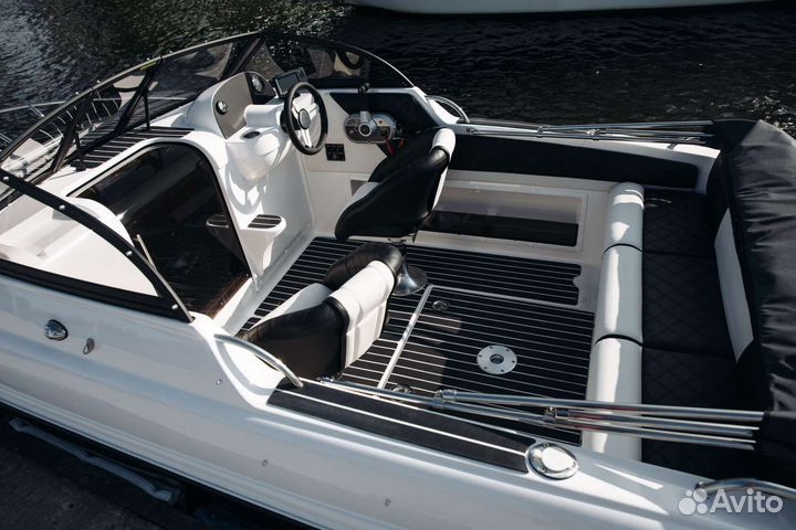 Катер Phoenix 560