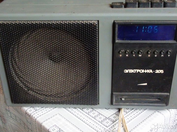 Трехпрограммный приемник с часами