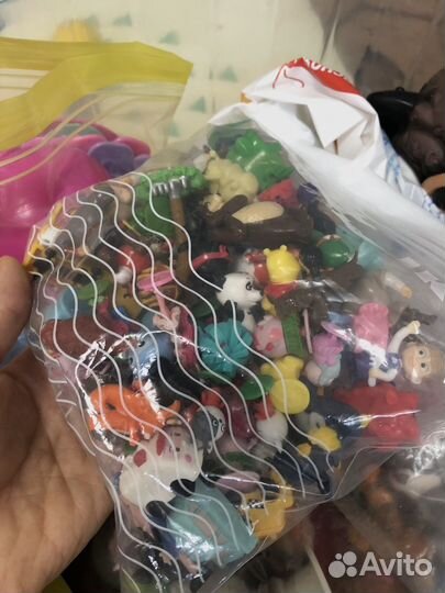 Игрушки пакетом много