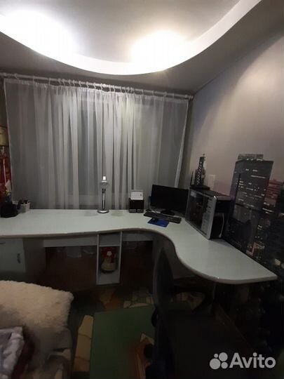 Компьютерный стол белый