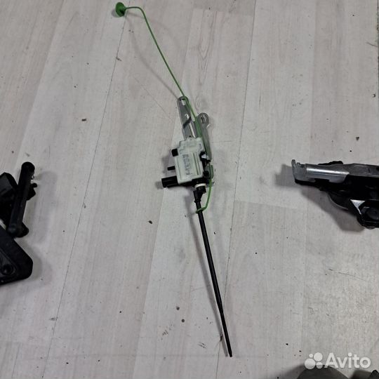 Механизм открытия лючка бензобака бмв х6е71