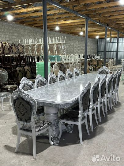 Стол со стульями