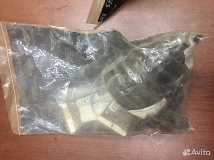 Пыльник полуоси Bentley Continental 3W0498203