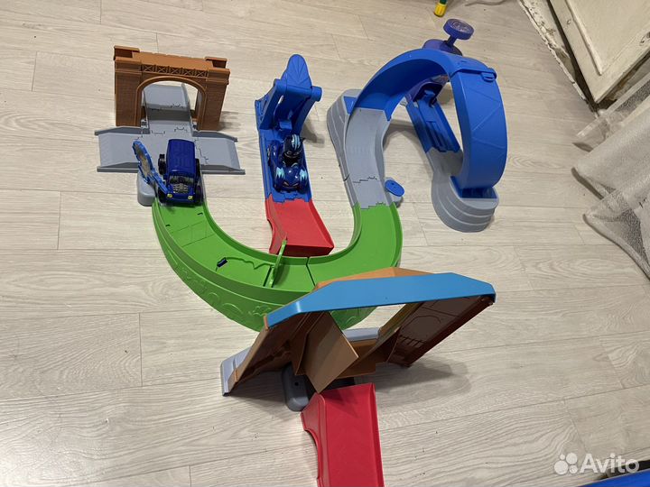 Трек Герои в масках