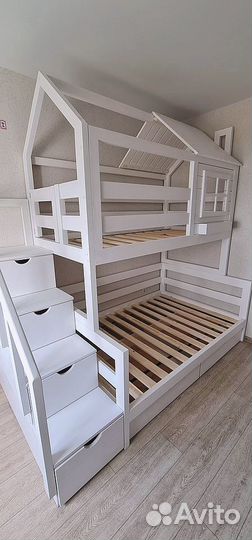 Детская двухъярусная кровать