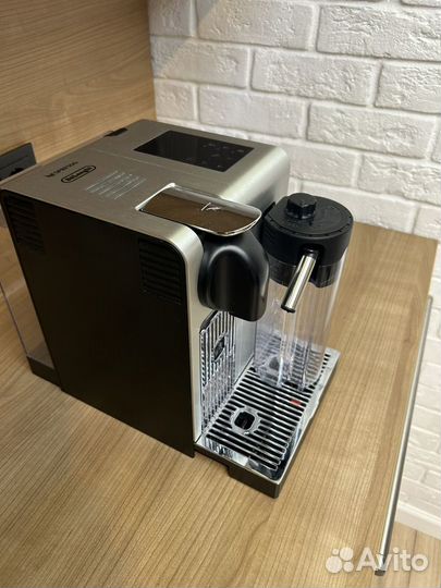 Кофемашина delonghi nespresso latissima pro