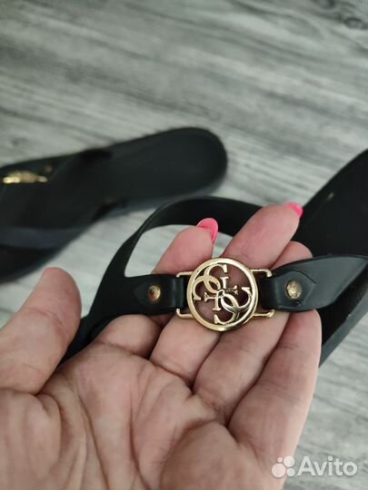 Шлепанцы/сланцы/ вьетнамки guess