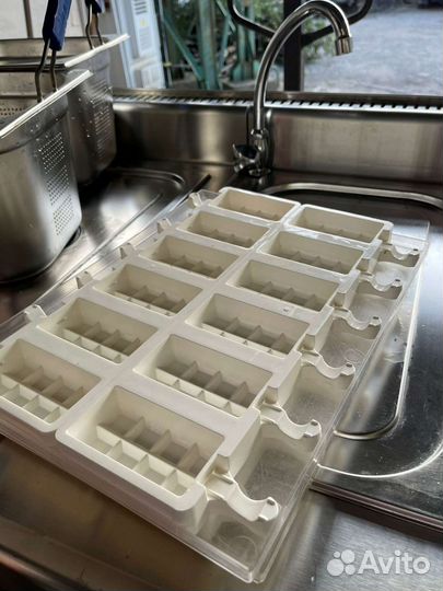 Формы силиконовые лапа,смайл.плитка,винт