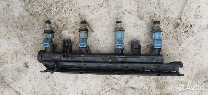 Топливная рампа с форсунками Фольксваген поинтер