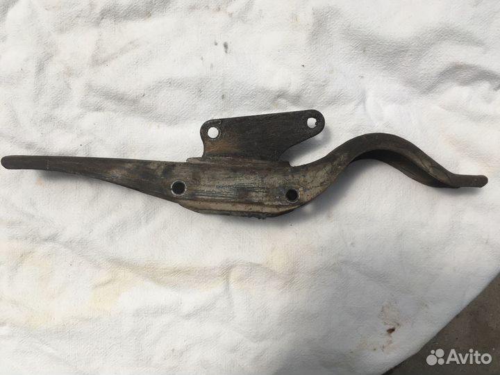 Кронштейн ваз кпп 2101-07 (5 ступ.) траверса