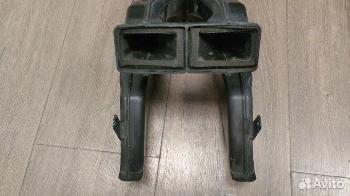 Воздуховод Audi A8 D3 6.0 BHT 2008